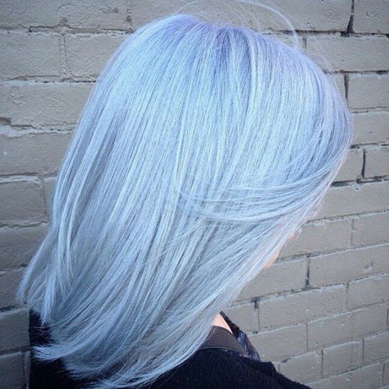 Голубые волосы - гладкие волосы средней длины стрижка боб-каре 