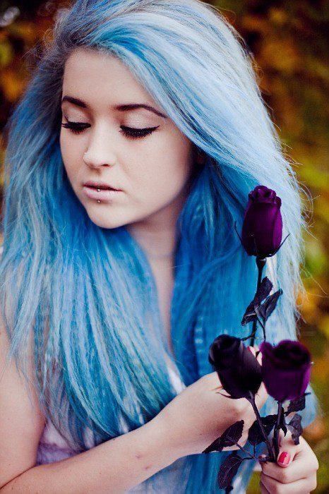 Голубые волосы - длинные прямые пряди