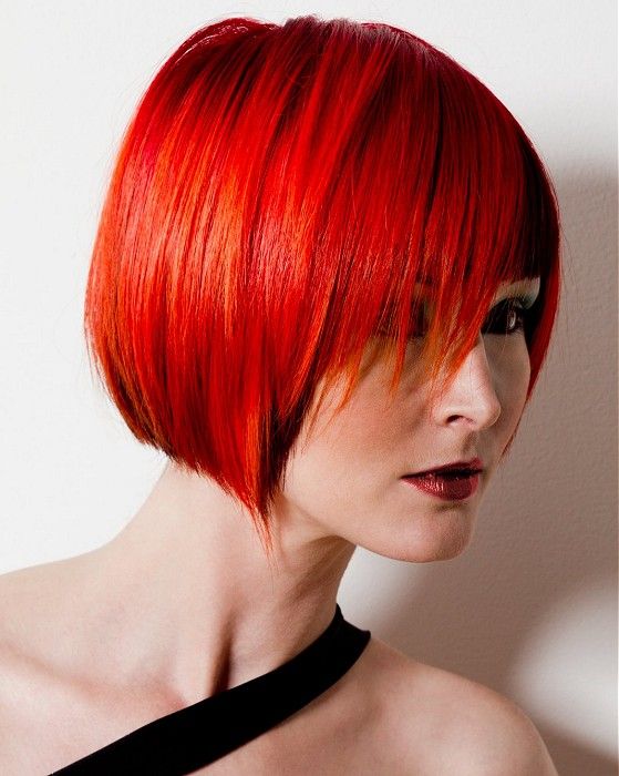 Красные волосы - градуированный боб-каре в огненно цвете