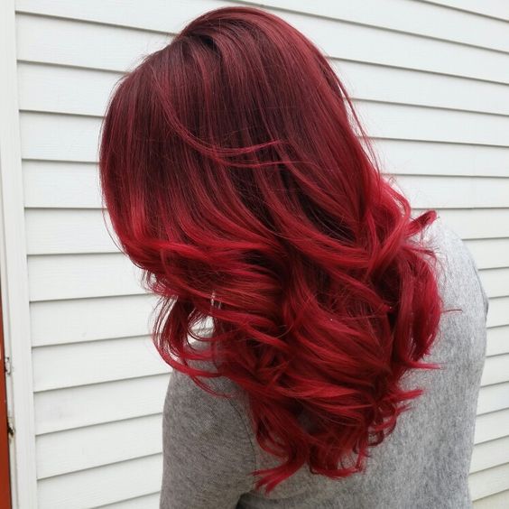 Красные волосы - крупные огненные локоны средней длины