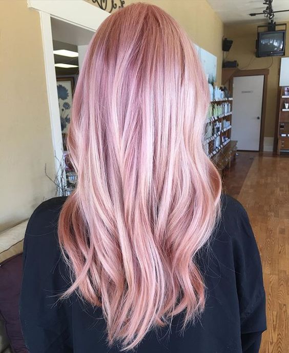 Розовые волосы: лёгкий балаяж в сиренево-коралловом