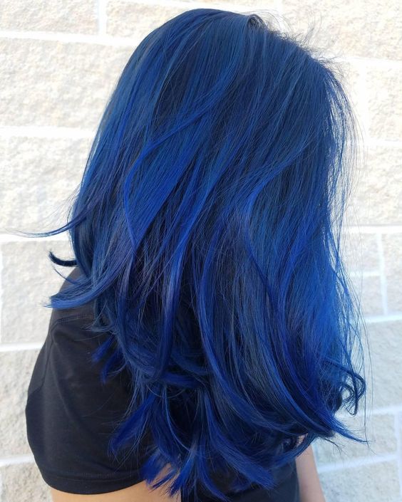 Синие волосы - длины ниже лопаток и сапфировый оттенок
