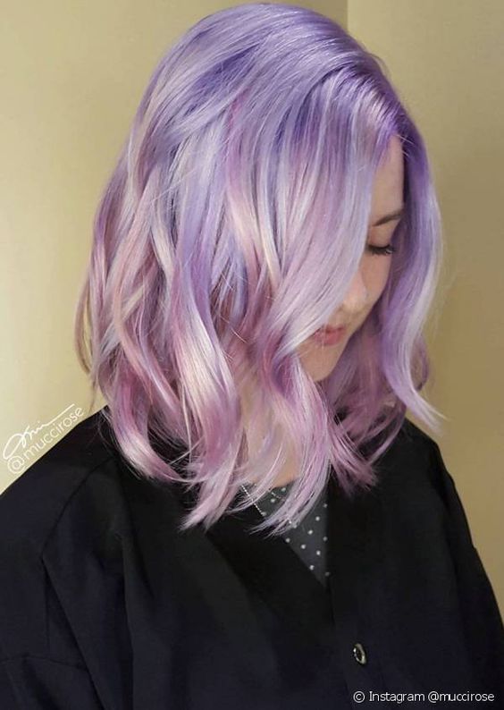 Сиреневые и лиловые волосы: длинный боб-каре