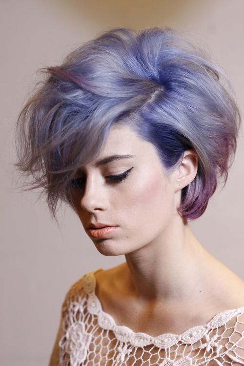 Сиреневые и лиловые волосы: короткая объёмная стрижка боб 