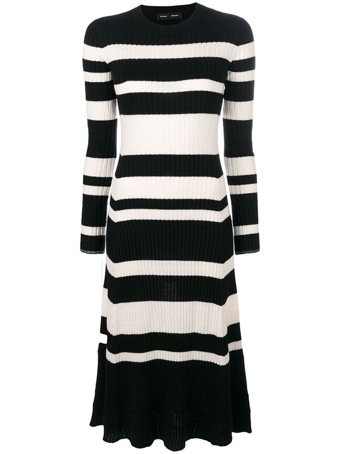 Тёплые вязаные платья-свитер 2018 - чёрно-белое приталенное в полоску