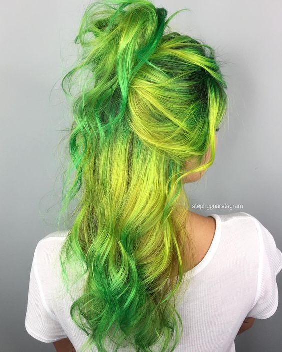 Зелёные волосы - длинные волнистые яркий неоновые 