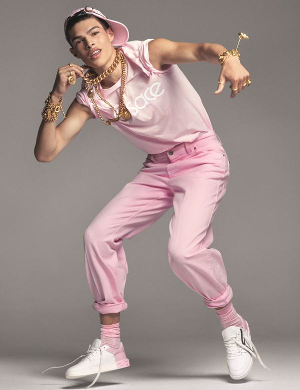 Рекламная кампания Versace весна-лето 2018 - розовый мужской спортивный комплект