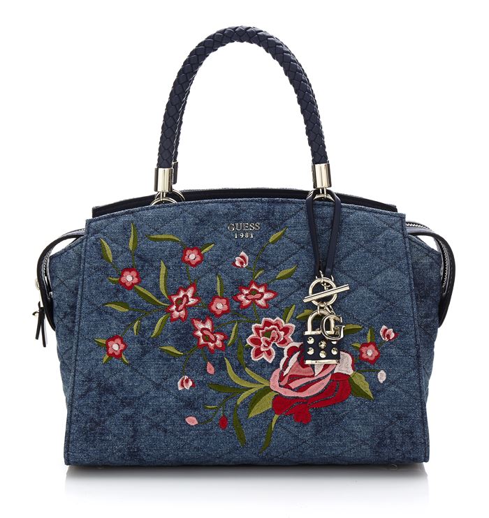 Коллекция сумок Guess весна-лето 2018 - джинсовая сумка tote с цветочной аппликацией