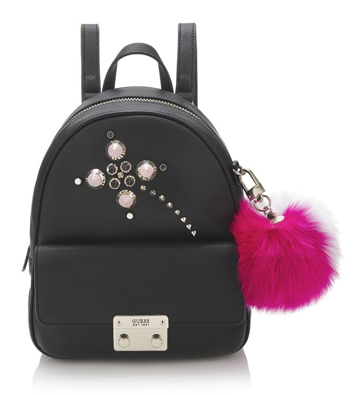 Коллекция сумок Guess весна-лето 2018 - чёрный рюкзак на молнии с инкрустацией и розовым меховым помпоном 