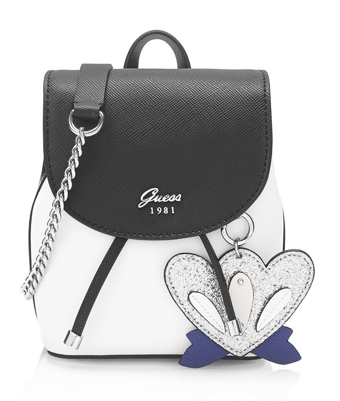 Коллекция сумок Guess весна-лето 2018 - белый рюкзак с чёрным клапаном 
