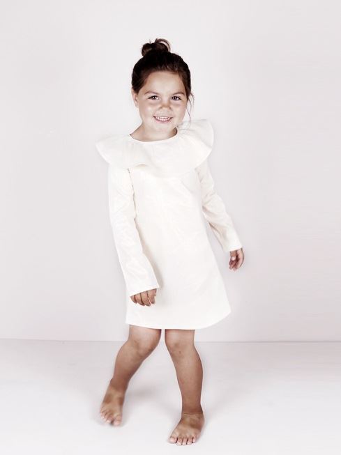 Детские платья для маленьких девочек 3 лет на лето-2018 - Белое платье с длинным рукавом Knast by Krutter