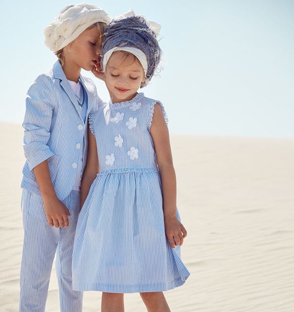 Стильные детские платья для девочек 5-6 лет на лето-2018 - Голубое приталенное платье в тонкую полоску Il Gufo 