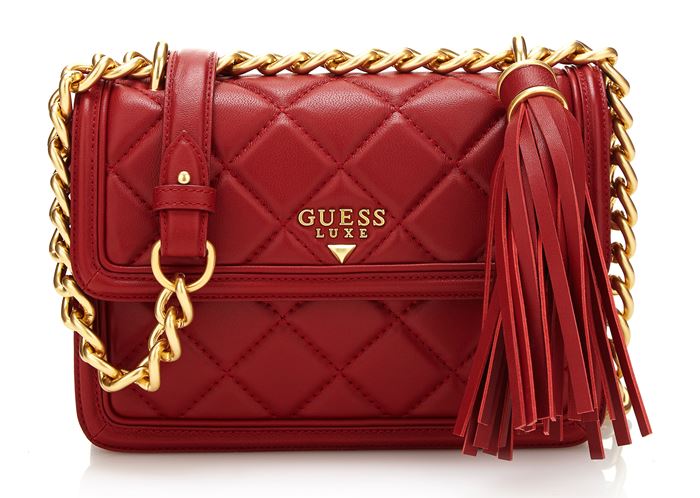 Сумки Guess Luxe весна-лето 2018 - красная стёганая сумка на золотой ручке-цепочке