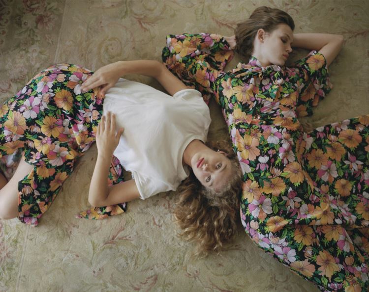 Рекламная кампания Topshop весна-лето 2018 - цветочное платье и юбка с белым топом