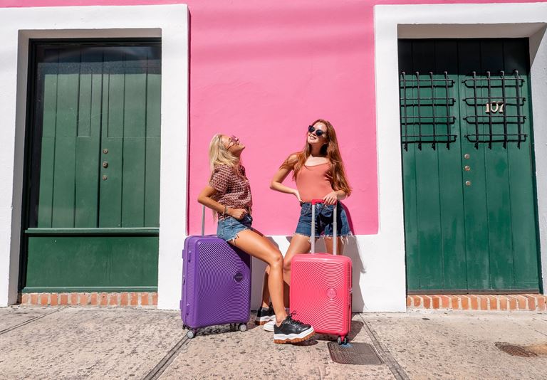 Новые яркие цвета чемоданов Soundbox от American Tourister 