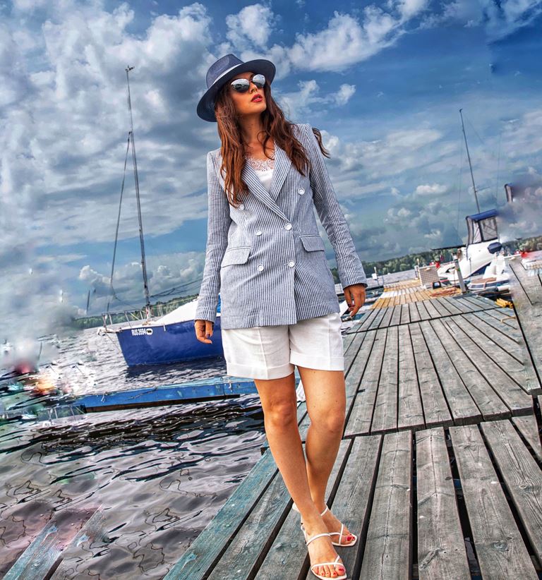Фотосессия Юлии Такшиной в коллекции Villagi лето-2019 на яхте в Подмосковье - фото 9