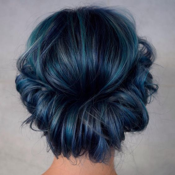 Синие волосы - вечерняя укладка с бирюзовыми прядями
