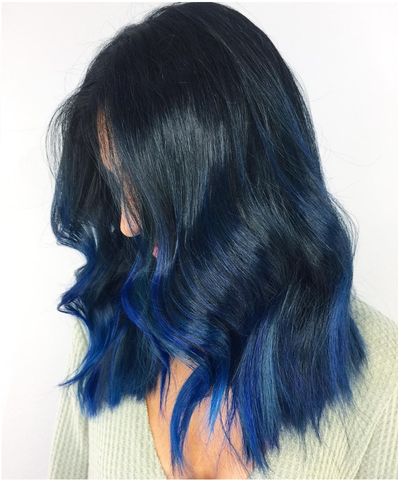 Синие волосы - стильное повседневное омбре для брюнеток