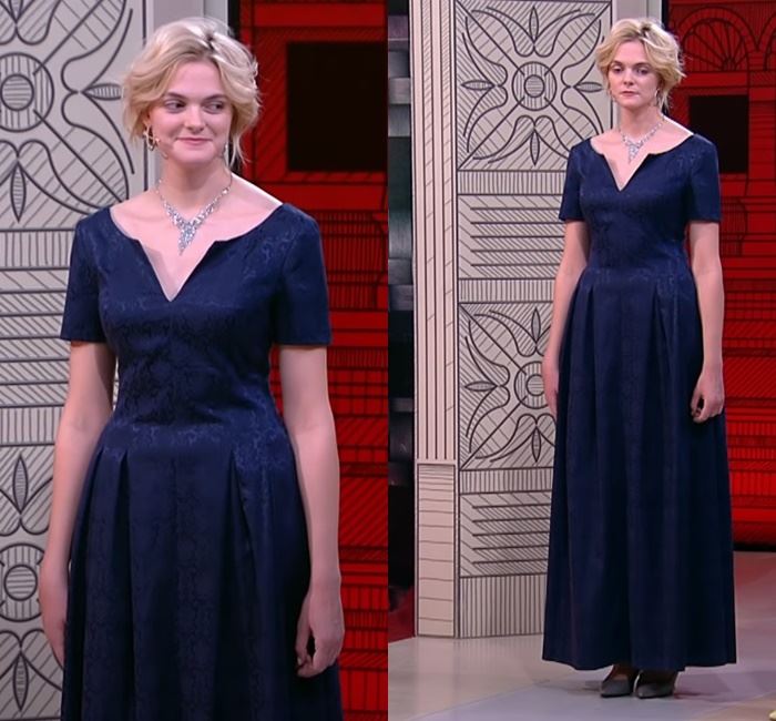 "Модный приговор", преображение 30-летней Юлии - Приталенное вечернее платье тёмно-синего оттенка