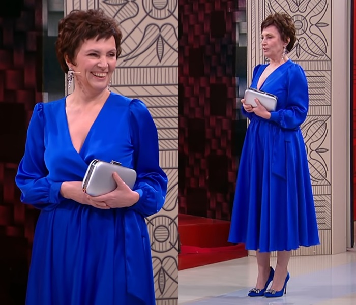 «Модный приговор» для Елены 48 лет - Приталенное синее платье с длинным рукавом