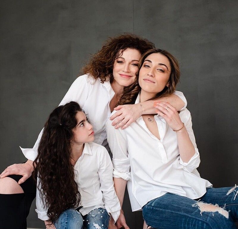 Алёна Хмельницкая о своих родах за границей - с дочерьми