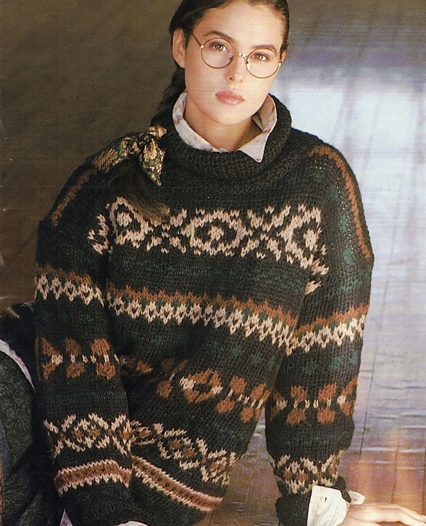 Фото молодой Моники Беллуччи в трикотаже 80-х и 90-х - свитер с орнаментом