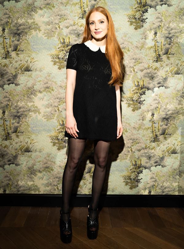 Джессика Честейн в платьях Gucci - чёрное мини